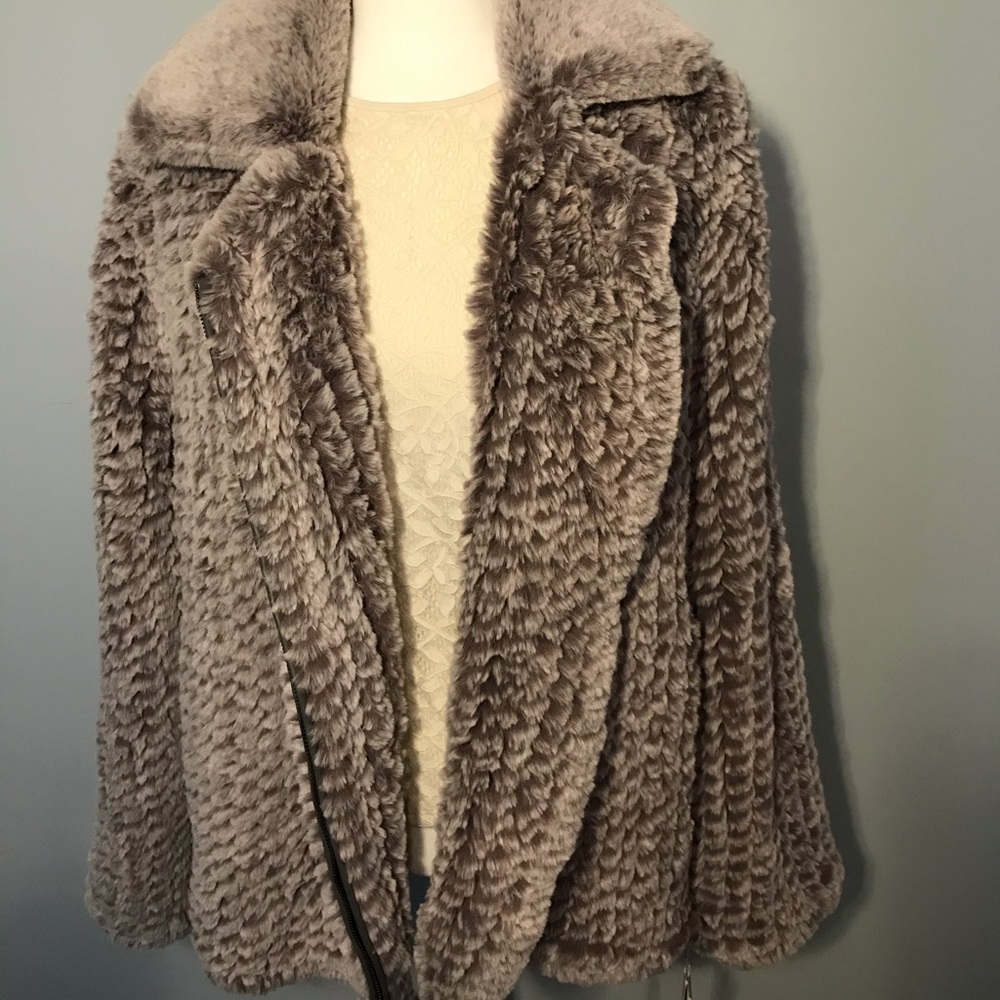 Avec les Filles faux fur coat